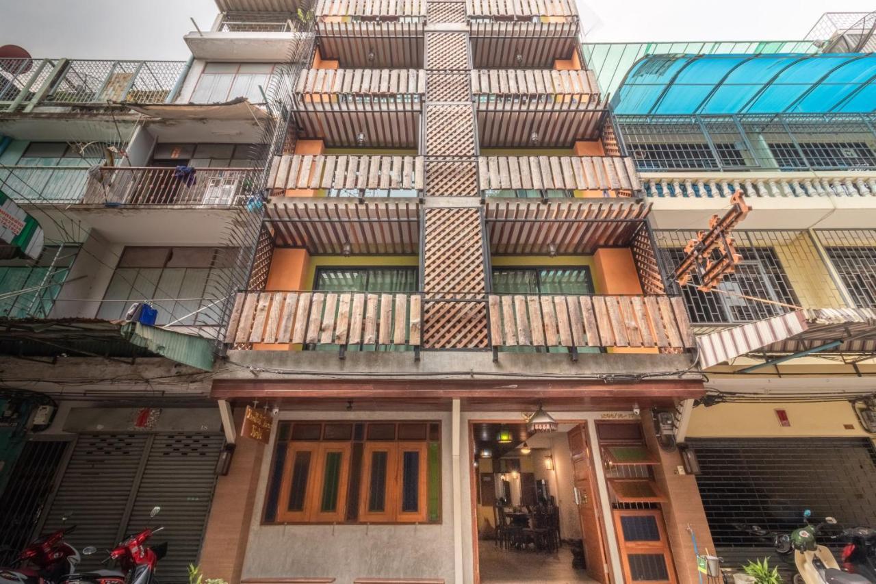 Banthat Thong Hostel Bangkok Exterior foto